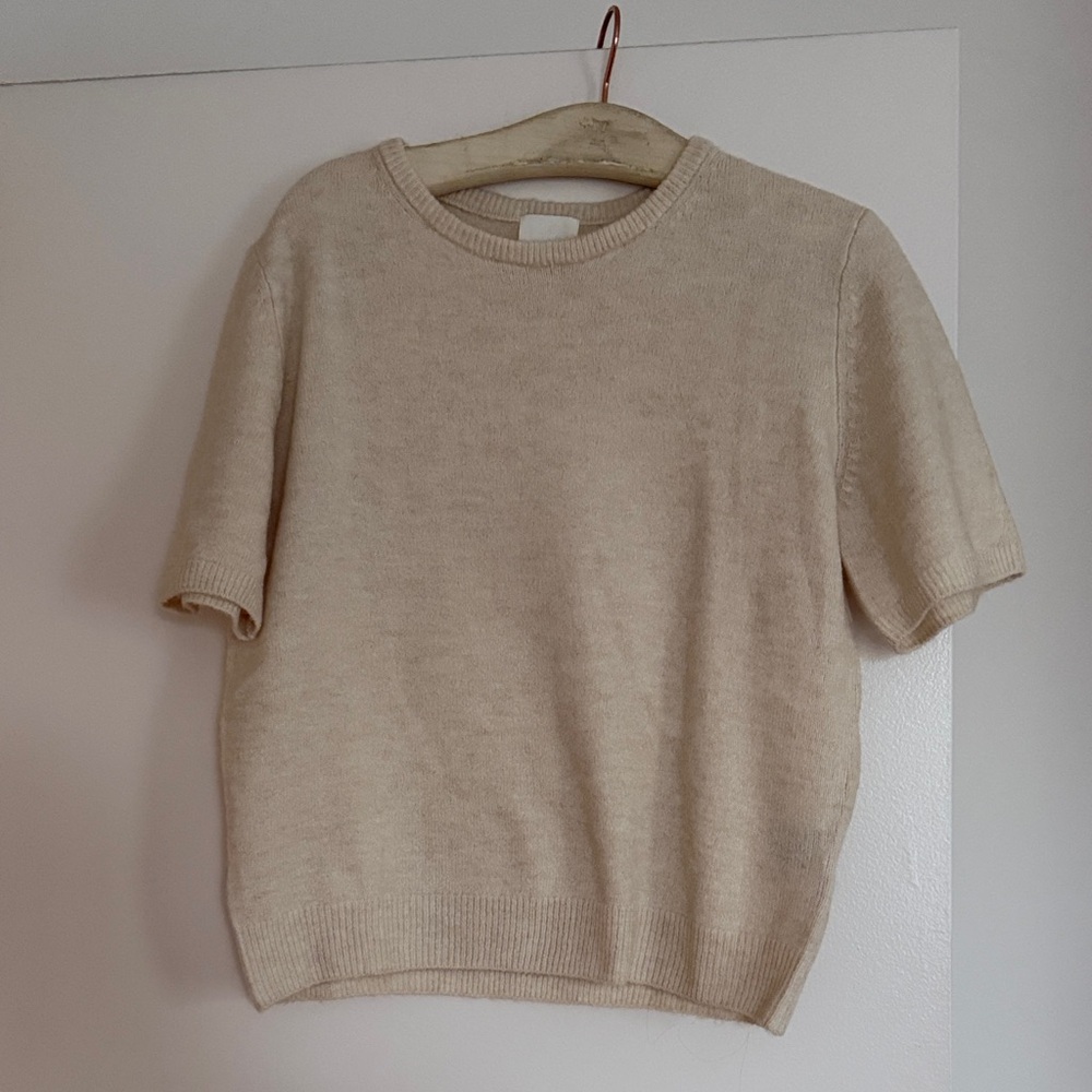 H&M Size M Cream Short Sleeve Sweater